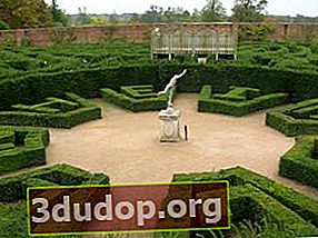 Maze Istana Blenheim