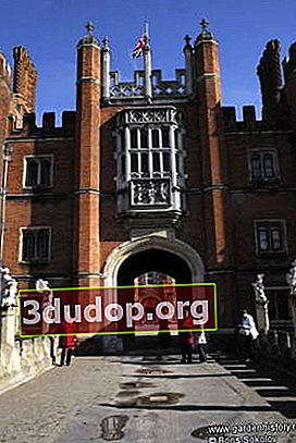Mahkamah Hampton. Pintu masuk ke Hampton Court Castle